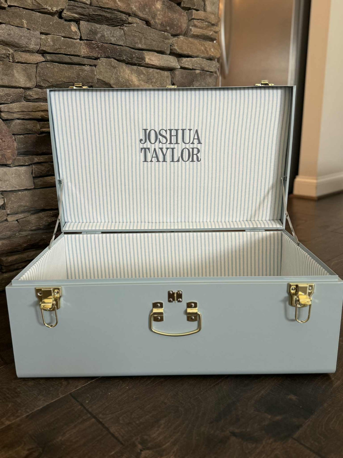 Custom Keepsake Trunks