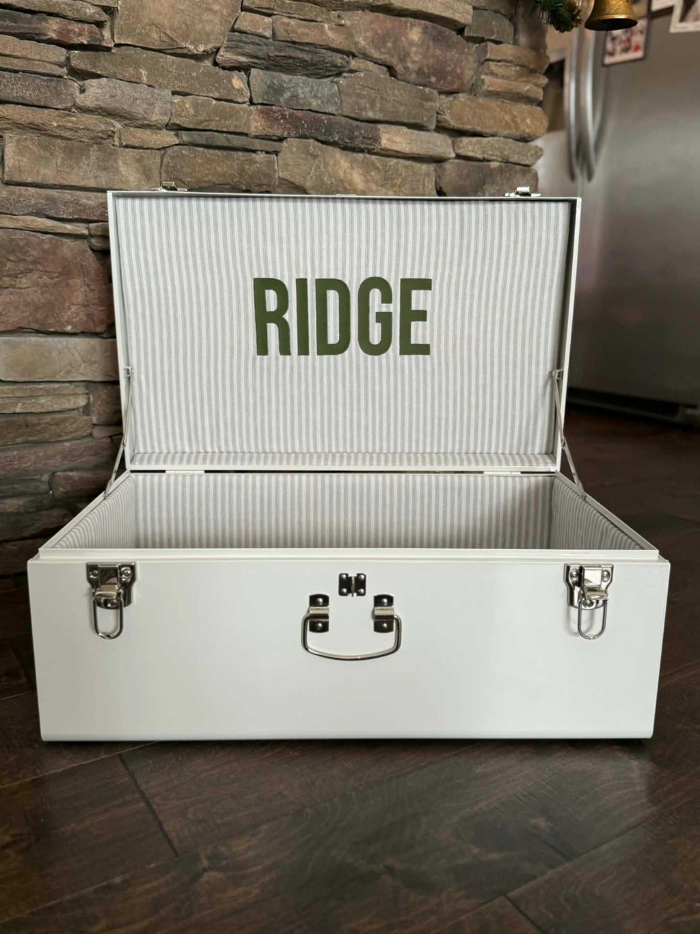 Custom Keepsake Trunks